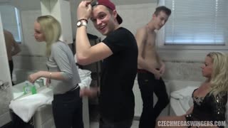 Бесплатное 4K порно с Wild Group Sex with Czech Swingers - Big Tits & Squirt Action только на TREXPORN.NET