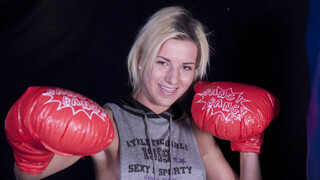 Бесплатное 4K порно с Hugh Fucks Blonde Gabrielle Hell! только на TREXPORN.NET