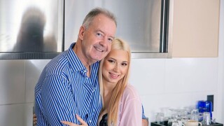 Бесплатное 4K порно с Roxy Risingstar Loves It Rough только на TREXPORN.NET