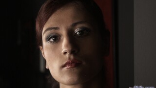 Бесплатное 4K порно с Desperate Redhead Sophie Gets Rough Blowjob in Pantyhose только на TREXPORN.NET