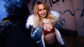 Бесплатное 4K порно с Sweetie Plum's Fresh Face Blowjob только на TREXPORN.NET