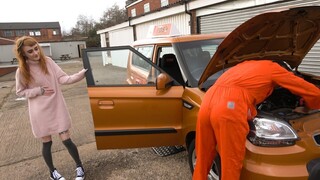 Бесплатное 4K порно с Petite Brunette Azura Alii Gives Big Cock a Facial только на TREXPORN.NET