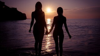 Бесплатное 4K порно с Lesbian tattooed babes fuck on sandy beach только на TREXPORN.NET