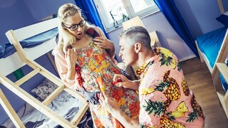 Бесплатное 4K порно с Blonde Nerd Nesty Gets Wet in Hotel Room только на TREXPORN.NET