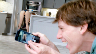 Бесплатное 4K порно с Ginger Friends Mom Caught on Camera только на TREXPORN.NET