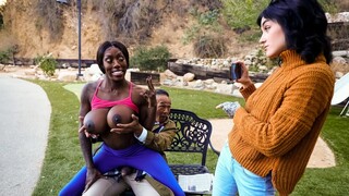 Бесплатное 4K порно с Ebony Siren Gets Fucked by Creepy Bench Stalker только на TREXPORN.NET