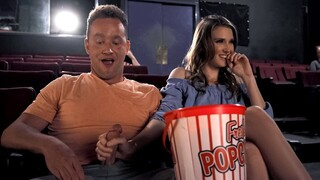 Бесплатное 4K порно с Hot Public Sucking - Ashley Lane Gives Van Wylde a Wild BJ только на TREXPORN.NET