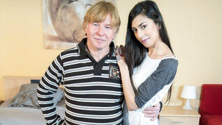 Бесплатное 4K порно с Grandpa Wants to Play только на TREXPORN.NET