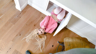 Бесплатное 4K порно с Petite Kenzie Reeves Extra Flexible Sex Scene только на TREXPORN.NET