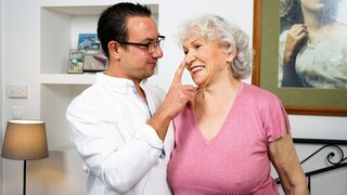 Горячее порно 4K - Granny Norma B Sucks Dick Like a Pro - Natural Tits & Cumshot бесплатно на TREXPORN.NET