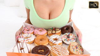 Бесплатное 4K порно с Layla London Teen Donut Day Fuck только на TREXPORN.NET