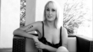 Горячее порно 4K - Maxim Law Outdoor Gangbang with Natural Tits & Stockings бесплатно на TREXPORN.NET