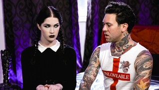 Горячее порно 4K - Evelyn Claire as Goth Wednesday Addams Takes Rough Cock бесплатно на TREXPORN.NET