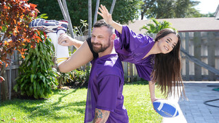 Горячее порно 4K - Petite Freya Sucks Cock Like a Pro at Halftime бесплатно на TREXPORN.NET