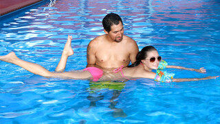 Бесплатное 4K порно с Juan Largo Covers Petite Teen Carolina Sweets in Semen только на TREXPORN.NET