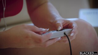 Горячее порно 4K - Hot Mom Lily Labeau Takes Big Cock From Daughter's BF Rob Piper бесплатно на TREXPORN.NET