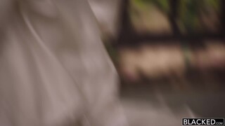 Бесплатное 4K порно с Hot model Sophia Leone rides big black cock in reverse cowgirl только на TREXPORN.NET