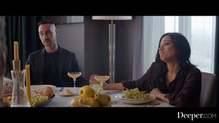 Бесплатное 4K порно с Brunette Babe Alyx Star Gets Fingered & Titty Fucked in Wild Orgy только на TREXPORN.NET