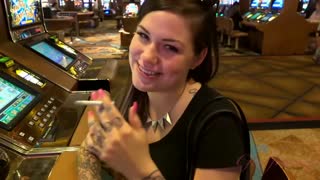 Горячее порно 4K - Karmen Karma's sexy girlfriend handjob in Vegas бесплатно на TREXPORN.NET