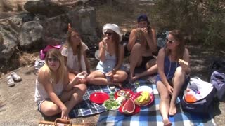 Бесплатное 4K порно с Behind the Scenes: Waterfall Chicks Interview – Natacha, Debra & Penelope D Get Naked только на TREXPORN.NET