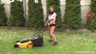 Горячее порно 4K - Big Tits Brunette Takes Backyard Facial бесплатно на TREXPORN.NET
