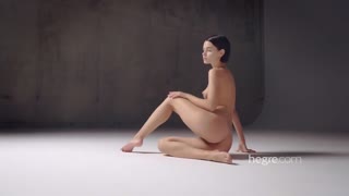 Бесплатное 4K порно с Skinny Brunette Ariel in a Hot Fantasy Photo Shoot только на TREXPORN.NET