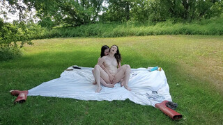 Горячее порно 4K - New Country Home With Peach & Daisy: Lesbian POV Masturbation Vlog бесплатно на TREXPORN.NET