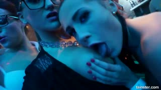 Горячее порно 4K - Hot Lesbian Group Sex: Femme Fest Part 2 Featuring Blondes and Brunettes бесплатно на TREXPORN.NET