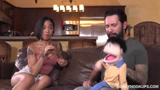 Горячее порно 4K - Tattooed Brunette Honey Gold Teases Her Step Niece бесплатно на TREXPORN.NET