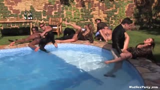 Горячее порно 4K - Jasmine Black Group Sex in Pool - Vol. 4 Part 2 бесплатно на TREXPORN.NET