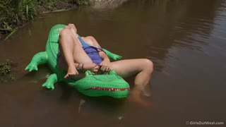 Горячее порно 4K - Small tits brunette Veronica plays with toys outside бесплатно на TREXPORN.NET
