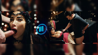 Бесплатное 4K порно с Couple Gets Witch's Gift of Freeze and Suck только на TREXPORN.NET