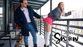 Горячее порно 4K - Snowy Upskirt Fun with Milka Wey бесплатно на TREXPORN.NET
