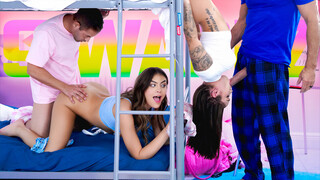 Бесплатное 4K порно с College Sex Swap Party только на TREXPORN.NET