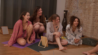 Бесплатное 4K порно с Trimmed and Shaved Ladies Get Down and Dirty только на TREXPORN.NET