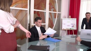 Бесплатное 4K порно с Mia Piper's Kinky Office Adventure - Sucking Staff Members только на TREXPORN.NET