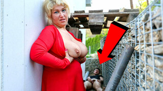 Бесплатное 4K порно с Blonde Bombshell Eva Tittie Gets Naughty Outdoors только на TREXPORN.NET