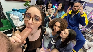Бесплатное 4K порно с College Orgy Delights только на TREXPORN.NET