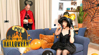 Бесплатное 4K порно с Spooky Blowjob Session Before Halloween только на TREXPORN.NET