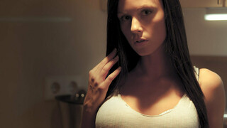 Бесплатное 4K порно с Tattooed Temptress Plays with Toys только на TREXPORN.NET