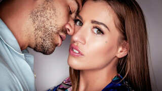 Бесплатное 4K порно с Brunette Silvia Dellai Gets Fingered & Licked Before Doggy только на TREXPORN.NET